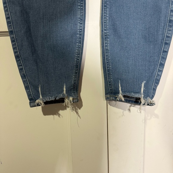 Torrid Bombshell Skinny Jeans Premium Stretch Comfort Wash Denim Size 20 Rips - Picture 4 of 11